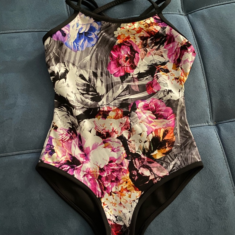 Girls floral leo